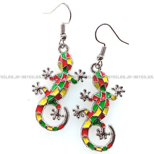 ガウディの代表作の一つ、サグラダ・ファミリアは、スペインのバルセロナにある現在も建設中の教会です。日本における鬼瓦やシーサーのように魔よけや厄除けと装飾を目的として親しまれるガーゴイル（雨樋）をモチーフにしたトカゲ（ヤモリ・家守）のピアスで...