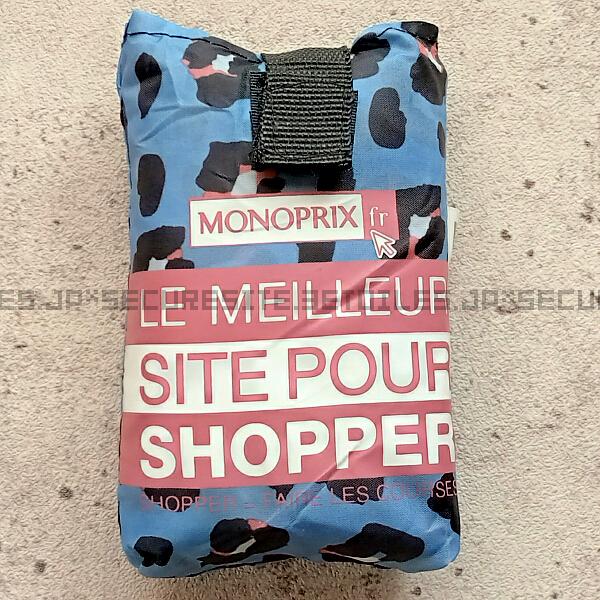 フランスのスーパーマーケット「MONOPRIX モノプリ」の携帯エコバッグ。縫製の粗さ、印刷の乱れ等、ご了承ください。■収納時サイズ：横9cmx縦13cmx奥行き1.5cm■バッグサイズ：横38cmx縦28cmx奥行き10.5cm（持ち手ま...