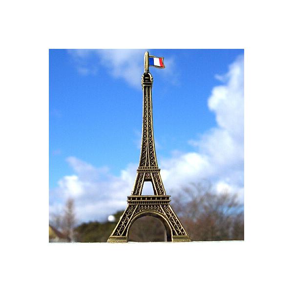 フランス革命100周年を記念する万国博覧会のモニュメントとして建設された「エッフェル塔」のオブジェです。■サイズ：約35x35xH90mm■主材：亜鉛合金
