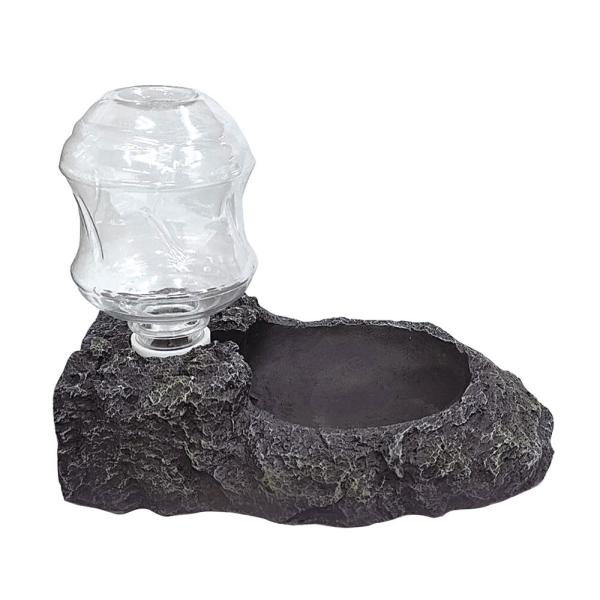 自動的に給水できる爬虫類・小型ペット用給水皿です。ボトルに水を入れ、差し込むだけで給水できます。