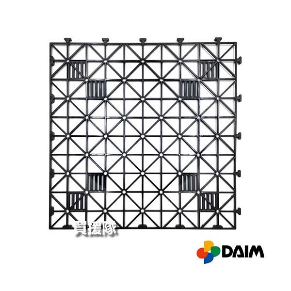 納期について：【取寄】通常3〜5日の発送予定(土日祝除く)人工芝を痛める原因となる湿気や水はけの悪さを解消！悪臭地策に！！約5mmの通気スペースが出来、カビやコケの原因となる湿気を逃がす構造ジョイント式で複数連結も可能、樹脂製で軽く簡単設置...