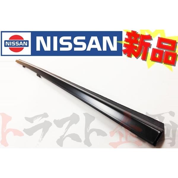 r32 4ドア　後席内張左右 日産（NISSAN） 即納 ドアアウトサイドモール 運転席側 スカイライン