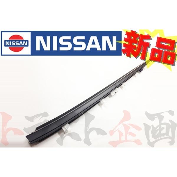 即納 日産 ドアアウトサイドモール 助手席側 スカイライン GT-R BNR34 R34 2ドア 80821-AA110 純正品 (663101040