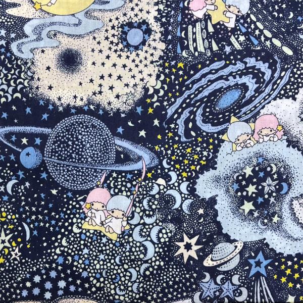 生地 リトルツインスターズ×リバティ・ファブリックス Milky Way Adventure(ミルキー・ウェイ・アドベンチャー)DC35400-TDD-J25C紺50cm単位