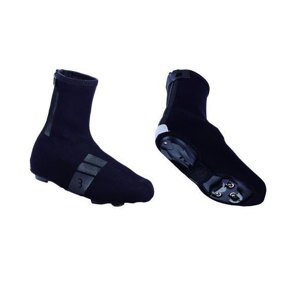 ■サイズ：43/44■カラー：ブラック■高い断熱性を持つ保温シューズカバー。■ウェットスーツにも使用される3mmのネオプレン素材が厚い空気の層を作り、高い防寒性と防水性を発揮する。■雪が積もる場所でも暖かくドライな状態をキープ。■シルバーの...