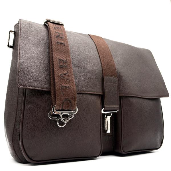 美品 ブルガリ BVLGARI メッセンジャーバッグ ビジネスバッグ ダブルポケット ロゴショルダー フラップ PC A4収納 大容量 レザー 本革 ブラウン 茶 ボーナス 夏休み 帰省 お盆 敬老の日 シルバーウィーク ご褒美 メンズ 男性 大人 美品 ブルガリ BVLGARI メッセンジャー ビジネスバッグ ダブルポケット