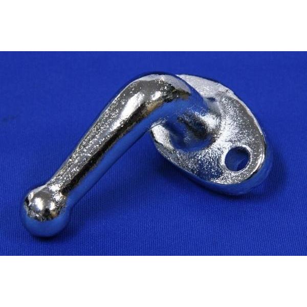 ロープやシートゴムをかける為の金具取り付けは6mmのボルトナットで留めてください。