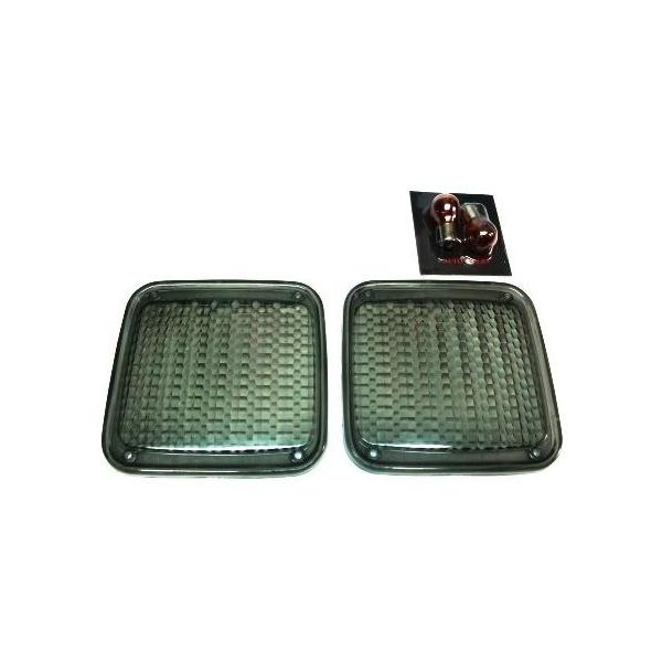 セット内容:スモークレンズ２枚／24V25Wアンバーバルブ２個材質:アクリルリヤビューを引き締めるスモークのウィンカーレンズです。 純正小糸製ランプに適合します。 〔適合車種例〕 ・ふそう4t(H4,7)・いすゞ4t※平成17年後半に製造さ...