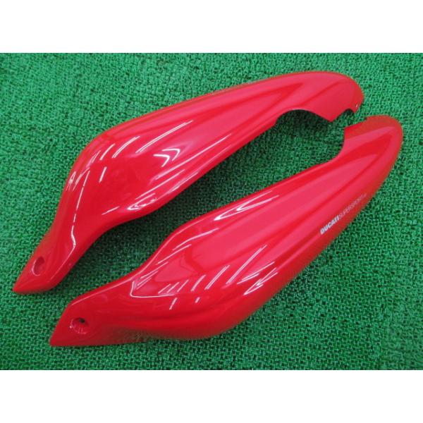 SS1000DS シートカウル 左右 赤 ドゥカティ 純正 中古 バイク 部品 スーパースポーツ 750SS SS1000SS SS750 SS800 SS800S bI DUCATI（ドゥカティ） SS1000DS シートカウル 左右 赤 純正 中古
