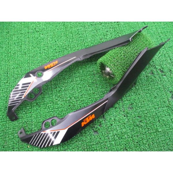 デューク125 シートカウル 左右 901 08 041 000/901 08 042 000 KTM 純正 中古 バイク 部品 美品 901 08 041 000 901 車検 Genuine 84 デューク125 シートカウル 左右 901 08 041 000/901 042 000 KTM 純正