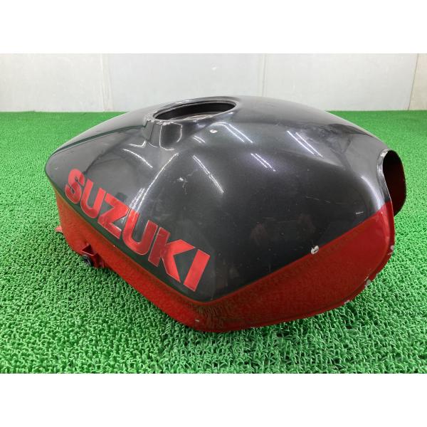 GSX400Sカタナ タンク ガンM/赤 スズキ 純正 中古 バイク 部品 GK77A 穴あき無し 修復素材に ノーマル戻しに ペイント素材に 車検 Genuine 17 スズキ（SUZUKI） GSX400Sカタナ タンク ガンM/赤 純正 中古 バイク