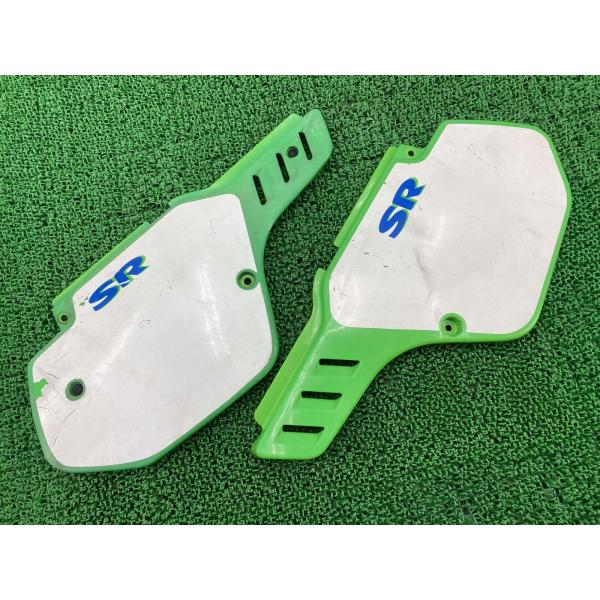 KDX200SR サイドカバー 左右 緑 36001-1419 カワサキ 純正 中古 バイク 部品 コケキズ無し 欠損無し 修復素材やペイント素材に aL カワサキ（Kawasaki） KDX200SR サイドカバー 左右 緑 36001-1419 純正