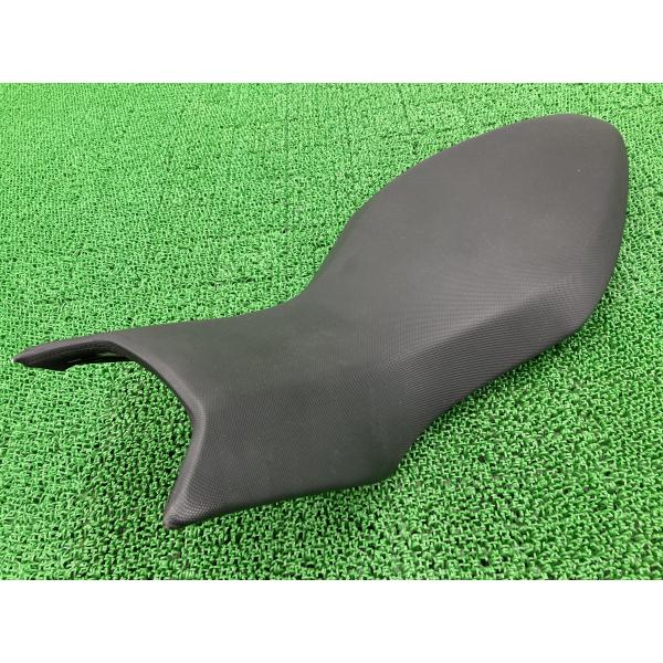 ドルソデューロ750 シート 856822 ドゥカティ 純正 中古 バイク 部品 ZD4SM00058S003*** Dorsoduro750 状態良好 そのまま使える 26 ドルソデューロ750 シート 856822 ドゥカティ 純正 中古 バイク 部品