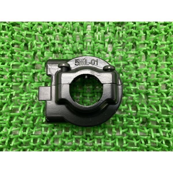 シグナスX スロットルホルダー 5UA-F6270-01 ヤマハ 純正 中古 バイク 部品 アクセルワイヤーホルダー 修復素材に 車検 Genuine 96