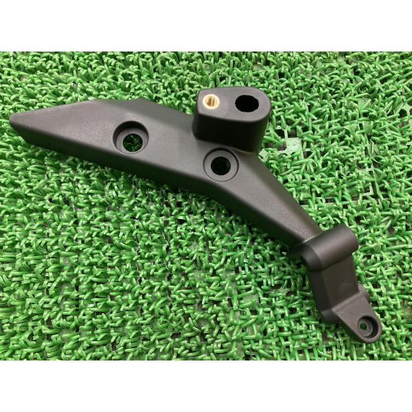 ハイパーモタード796 リアウインカーブラケット 左 56110411A ドゥカティ 純正 新品 未使用品 リアウインカーステー 17 ハイパーモタード796 リアウインカーブラケット 左 56110411A