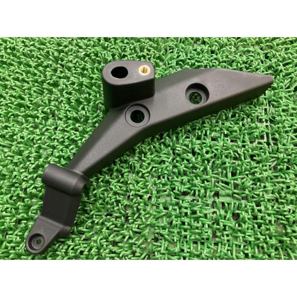 ハイパーモタード796 リアウインカーブラケット 右 56110421A ドゥカティ 純正 新品 未使用品 リアウインカーステー 16 ハイパーモタード796 リアウインカーブラケット 右 56110421A