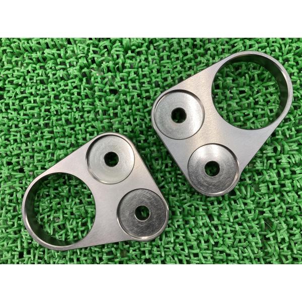 GSX1300Rハヤブサ ハンドルアップスペーサー 社外 バイク 部品 美品 割れ欠け無し 修復素材やカスタムに 【中古】 29 GSX1300Rハヤブサ ハンドルアップスペーサー 社外 中古 バイク 部品 美