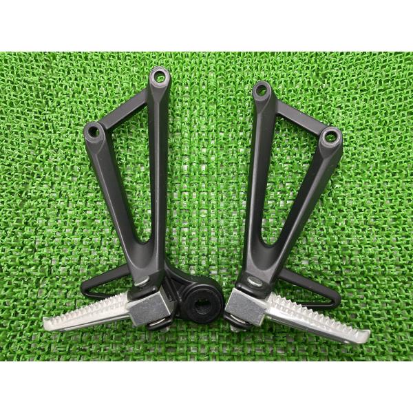ヤマハ発動機 YZF-R25 タンデムステップ 左右 1WD ヤマハ 純正