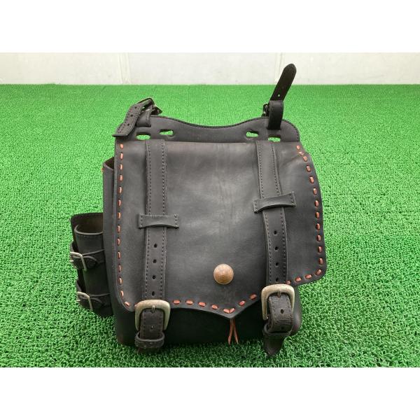 レザーワークス製 サイドバッグ 片側 社外 バイク 部品 明治八年2銭硬貨 カスタムに そのまま使える ヤレ感抜群 ハーレー 【中古】 94 レザーワークス製 サイドバッグ 片側 社外 中古 明治八年2銭硬貨