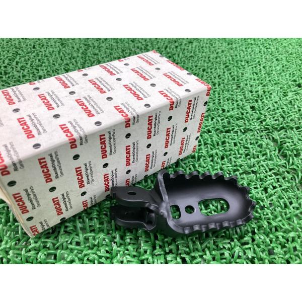 ハイパーモタード1100 ステップペグ 右 46410501A ドゥカティ 純正 新品 未使用 フロントフットレスト ハイパーモタード1100S 32 ハイパーモタード1100 ステップペグ 右 46410501A ドゥカティ 純正