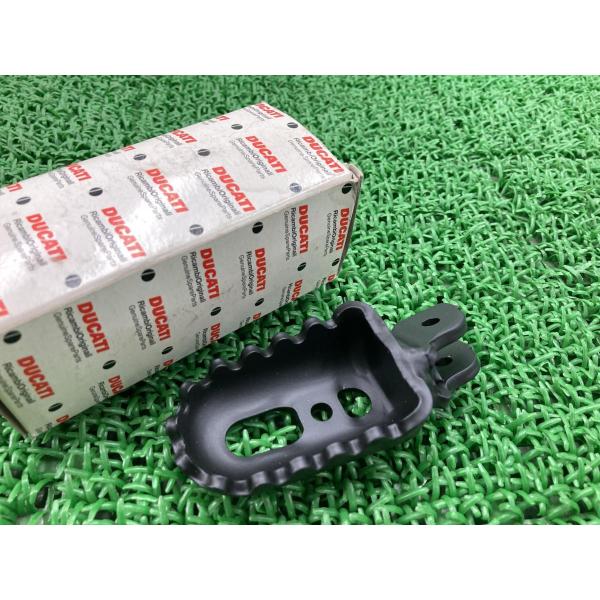 ハイパーモタード796 ステップペグ 右 46410581A ドゥカティ 純正 新品 バイク 部品 未使用 フロントフットレスト 車検 Genuine 31 ハイパーモタード796 ステップペグ 右 46410581A ドゥカティ 純正 新品