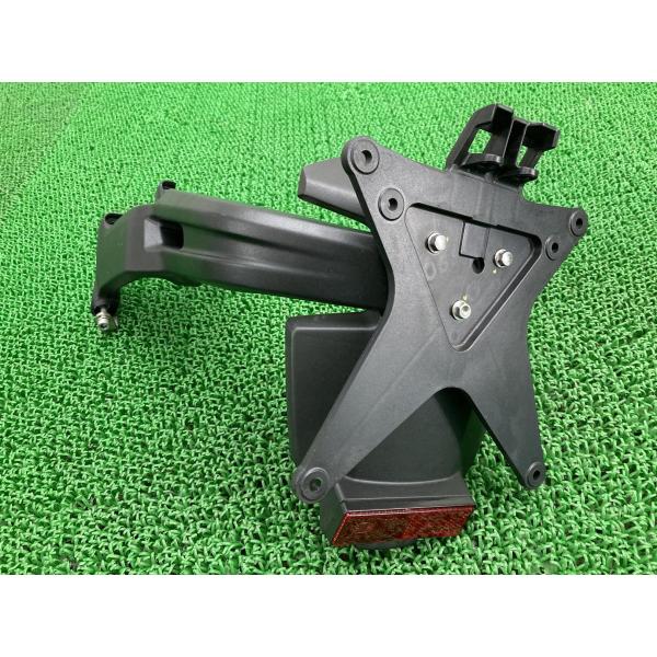 バイク部品　ドカティ　リアフェンダー　ナンバーステー　56113231C　アンダーカバー？　中古品 ts-parts_22230812