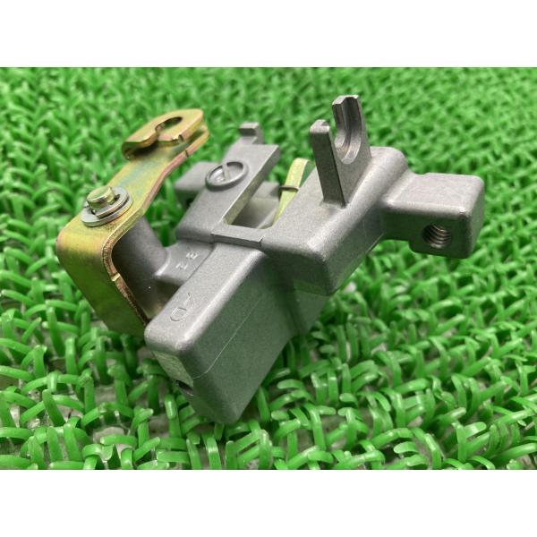 マジェスティ250 シートロック 在庫有 即納 ヤマハ 純正 新品 バイク 部品 在庫有り 即納可 5GM-24780-01 車検 Genuine T-MAX 26 ts-parts_22252801