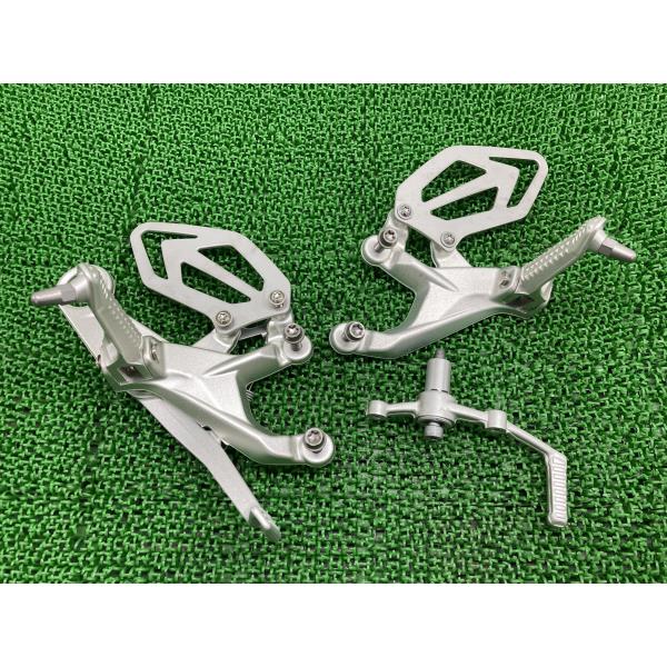 S1000RR ステップ 左右 7728307-01/7728308-02  純正 バイク 部品 7728307-01 7728308-02 シフトペダル ブレーキペダル 【中古】 78 S1000RR ステップ 左右 7728307-01/7728308-02 BMW 純正 中古 7728307