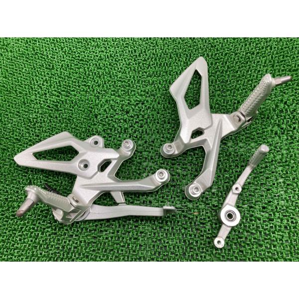 S1000R ステップ 左右 8562397-03/8562398-03  純正 中古 バイク 部品 K47 8562397-03 8562398-03 17年-18年 シフトペダル Cv BMW S1000R ステップ 左右 8562397-03/8562398-03 BMW 純正 中古