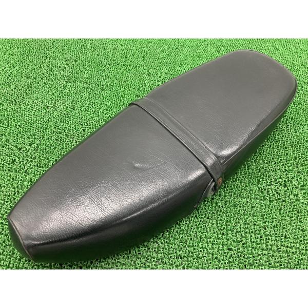 スーパーカブ110 シート 社外 バイク 部品 JA07 ダブルシート シートバンド 修復素材や張り替えベースに 品薄 希少品 【中古】 83 スーパーカブ110 シート 社外 中古 バイク 部品 JA07 ダブルシート