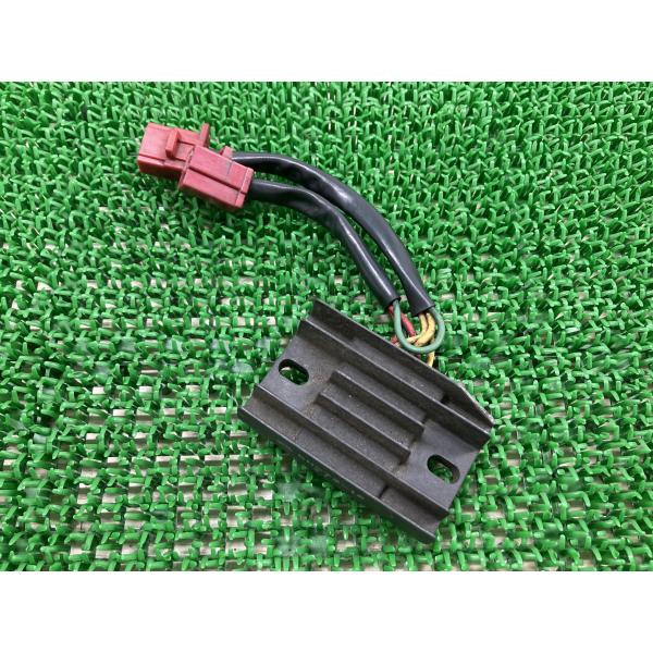 NSR250R レギュレター SH572-12 MC18-1109*** ホンダ 純正 バイク 部品 MC18 機能的問題なし 品薄 希少品 車検 Genuine 【中古】 87 ホンダ（HONDA） NSR250R レギュレター SH572-12 MC18-1109*** 純正