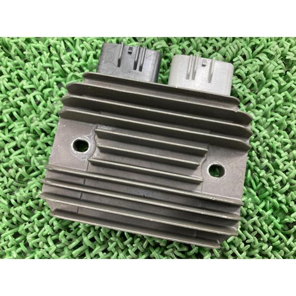 ZX-10R レギュレター ZXT00F カワサキ 純正 中古 バイク 部品 RX45 05 機能的問題なし そのまま使える ZX-6Rにも 車検 Genuine 38 カワサキ（Kawasaki） ZX-10R レギュレター ZXT00F 純正 中古 バイク
