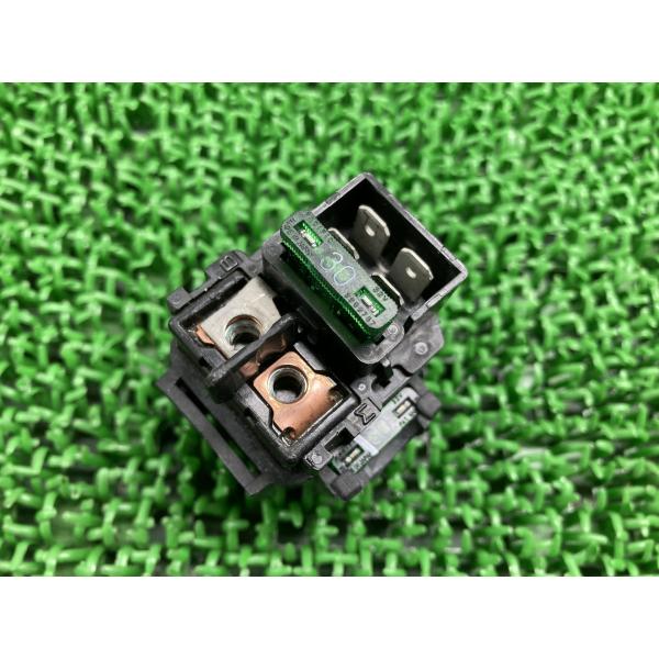 ３個送料無料 カワサキ（Kawasaki） ZX-10R スターターリレー 純正 中古 バイク 部品