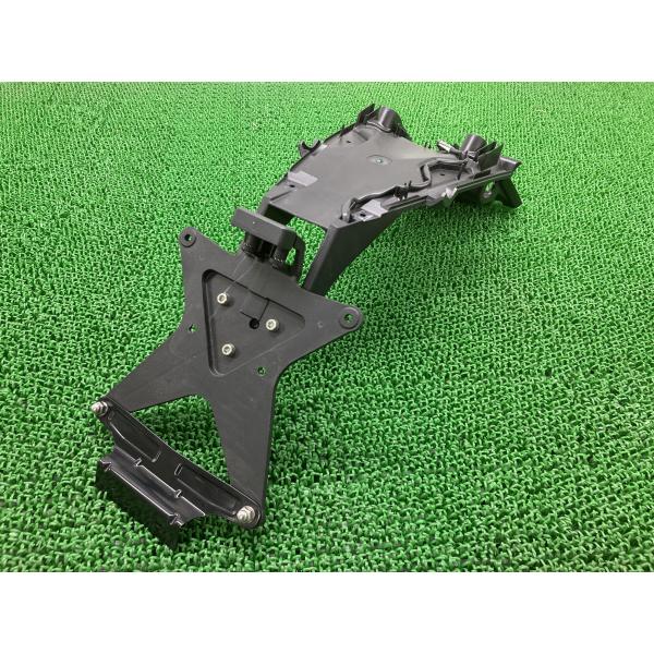 バイク部品　ドカティ　リアフェンダー　ナンバーステー　56113231C　アンダーカバー？　中古品 スクランブラーアイコン リアフェンダー 56113231C ドゥカティ 純正