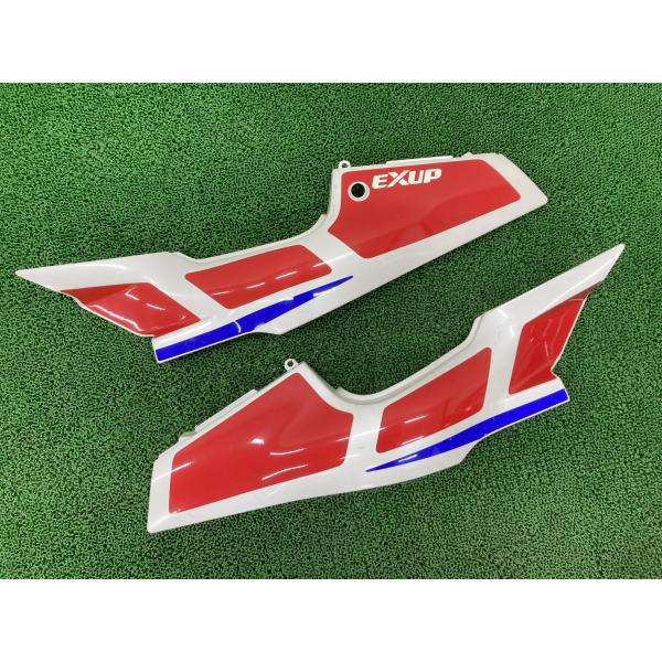 ヤマハ発動機 FZR250R シートカウル 左右 白/赤/青 ヤマハ 純正 中古