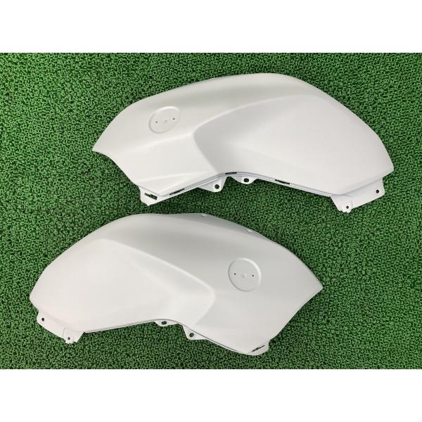R1200R タンクカバー 左右 白 4663 8 534 307/4663 8 534 308  純正 バイク 部品 4663 8 534 307 4663 8 車検 Genuine 【中古】 19 R1200R タンクカバー 左右 白 4663 8 534 307/4663 308 BMW 純正 中古