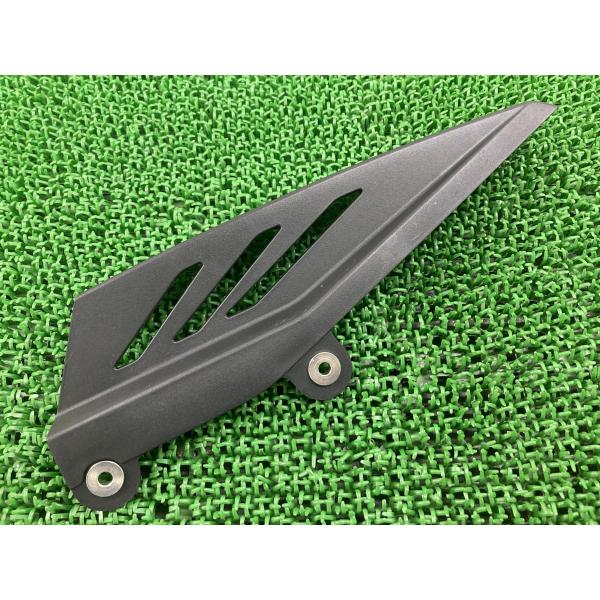 RG400ガンマ チェーンカバー 61310-20A00 スズキ 純正 中古 バイク 部品 HK31A チェーンガード 割れ欠け無し 修復に ノーマル戻しに 57 ts-parts_22414990
