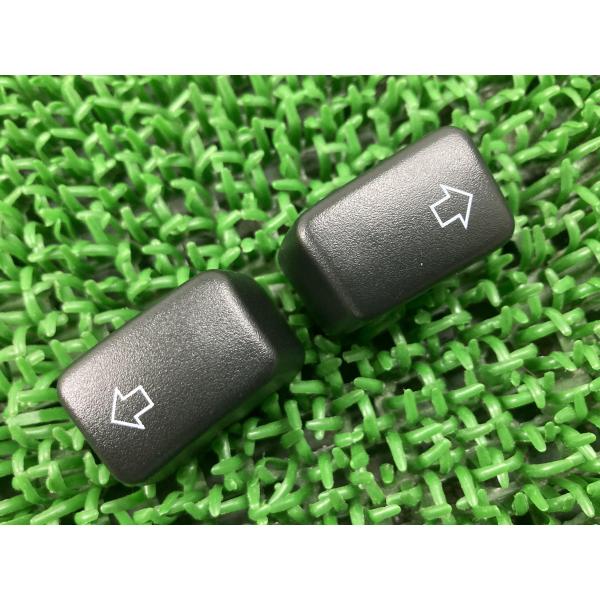 FXBRS1870 スイッチカップス 左右 ハーレー 純正 中古 バイク 部品 ブレイクアウト ソフテイル ウインカースイッチ ハンドルスイッチ 2