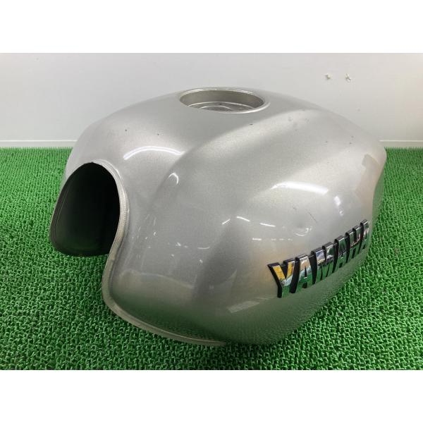 XJR1300 タンク 銀 RP01J-003*** ヤマハ 純正 RP01J-003 フューエルタンク 燃料タンク 修復素材に 品薄 希少品 【中古】 42 ヤマハ発動機 XJR1300 タンク 銀 RP01J-003*** ヤマハ 純正 中古