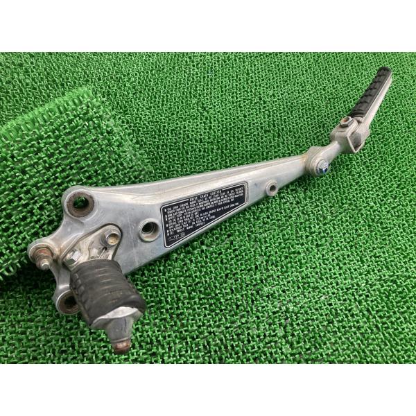 CBX1000 ステッププレート 左 ホンダ 純正 バイク 部品 SC03 メインステップ タンデムステップ ペグ 曲がり無し 品薄 【中古】 82 ホンダ（HONDA） CBX1000 ステッププレート 左 純正 中古 バイク 部品