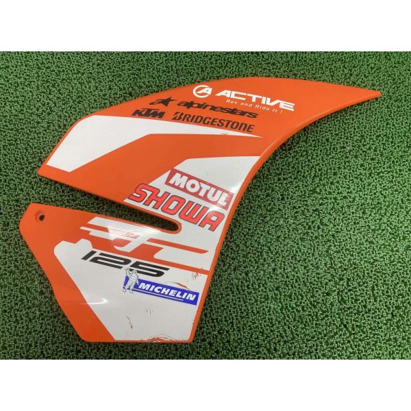 RC125 サイドカウル 右 橙 90508051000 KTM 純正 中古 バイク 部品 オレンジ ペイント素材に 割れ欠け無し 品薄 車検 Genuine mP KTM RC125 サイドカウル 右 橙 90508051000 KTM 純正 中古 バイク 部品