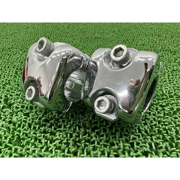 FLSTF1580 ハンドルポスト 左右 56887-07 ハーレー 純正 ファットボーイ ライザー ハンドルクランプ 1.25インチ 【中古】 97 FLSTF1580 ハンドルポスト 左右 56887-07 ハーレー 純正 中古 バイク