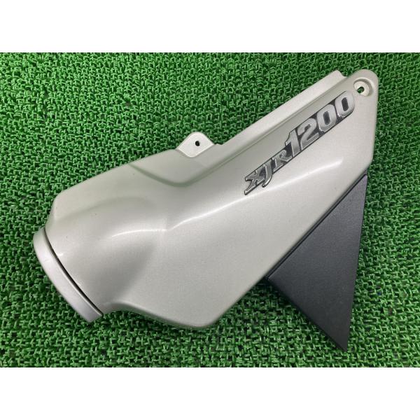 XJR1200 サイドカバー 左 銀 4KG ヤマハ 純正 バイク 部品 割れ欠け無し 品薄 希少品 車検 Genuine 【中古】 94 ヤマハ発動機 XJR1200 サイドカバー 左 銀 4KG ヤマハ 純正 中古