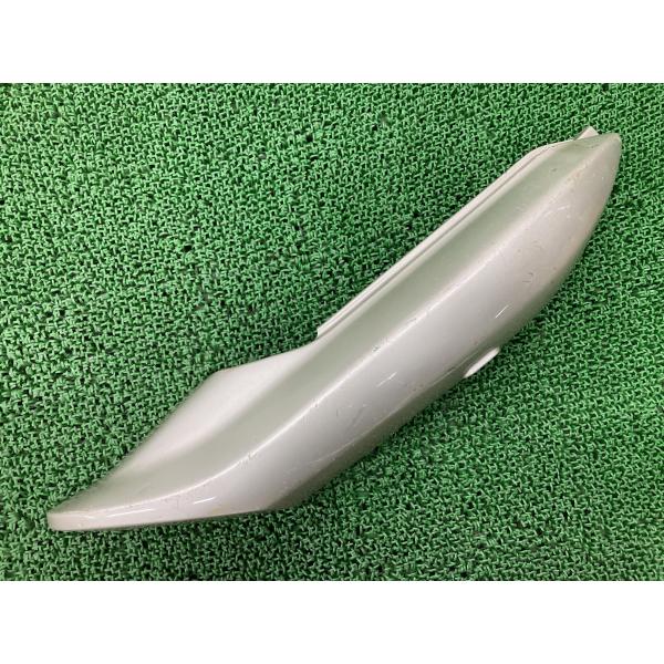 GSX250FX シートカウル 右 銀 14090-1804 カワサキ 純正 バイク 部品 ZR250C テールカウル バリオス2 修復素材に 品薄 【中古】 76 カワサキ（Kawasaki） GSX250FX シートカウル 右 銀 14090-1804 純正