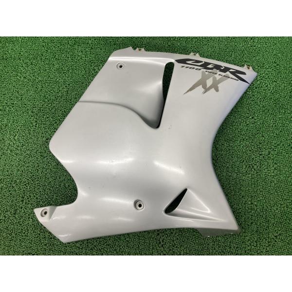 CBR1100XX サイドカウル 右 銀 MAT ホンダ 純正 バイク 部品 SC35 スーパーブラックバード ペイント素材に 品薄 希少品 【中古】 28 ホンダ（HONDA） CBR1100XX サイドカウル 右 銀 MAT 純正 中古 バイク