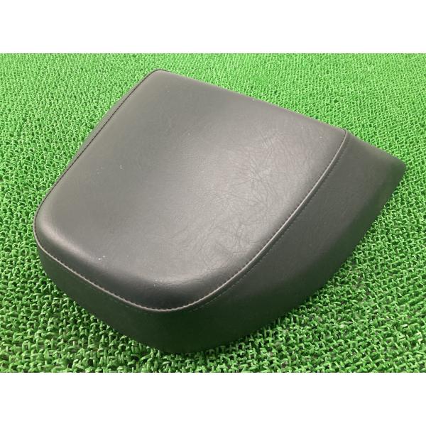 ブルバードM109R タンデムシート 48G スズキ 純正 バイク 部品 VY53A BOULEVARD オプション リアシート ペイント素材に 【中古】 12 スズキ（SUZUKI） ブルバードM109R タンデムシート 48G 純正 中古