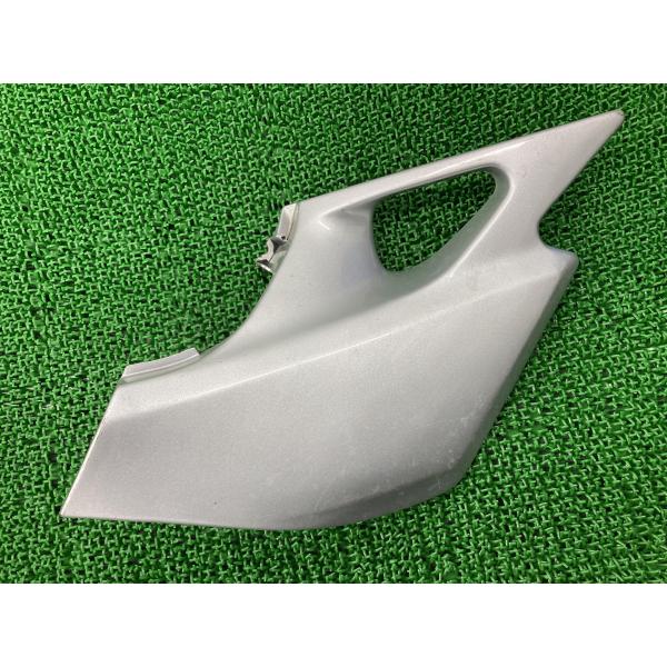 バリオス サイドカバー 右 36001-1463 カワサキ 純正 バイク 部品 ZR250A BALIUS 修復素材に 品薄 希少品 車検 Genuine 【中古】 87 カワサキ（Kawasaki） バリオス サイドカバー 右 銀 36001-1463 純正