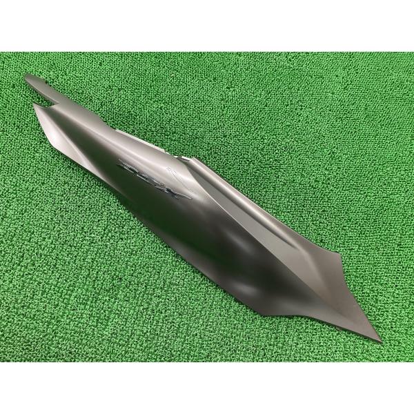 PCX160 シートカウル 右 茶M K1Z ホンダ 純正 バイク 部品 KF47 サイドカウル PCX125 JK05 JK06にも 車検 Genuine 【中古】 95 ホンダ（HONDA） PCX160 シートカウル 右 茶M K1Z 純正 中古 バイク