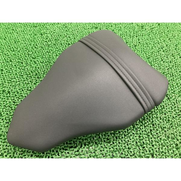 848 1098 1198 タンデムシート ドゥカティ 純正 バイク 部品 リアシート シートバンド コンディション良好 破れ無し 品薄 【中古】 80 848 1098 1198 タンデムシート ドゥカティ 純正 中古 バイク 部品