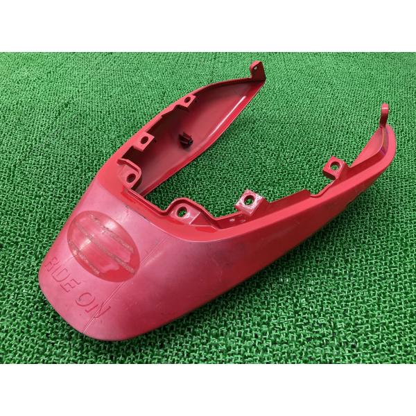 ホンダ（HONDA） VTR250 テールカウル 赤 純正 中古 バイク 部品 MC33